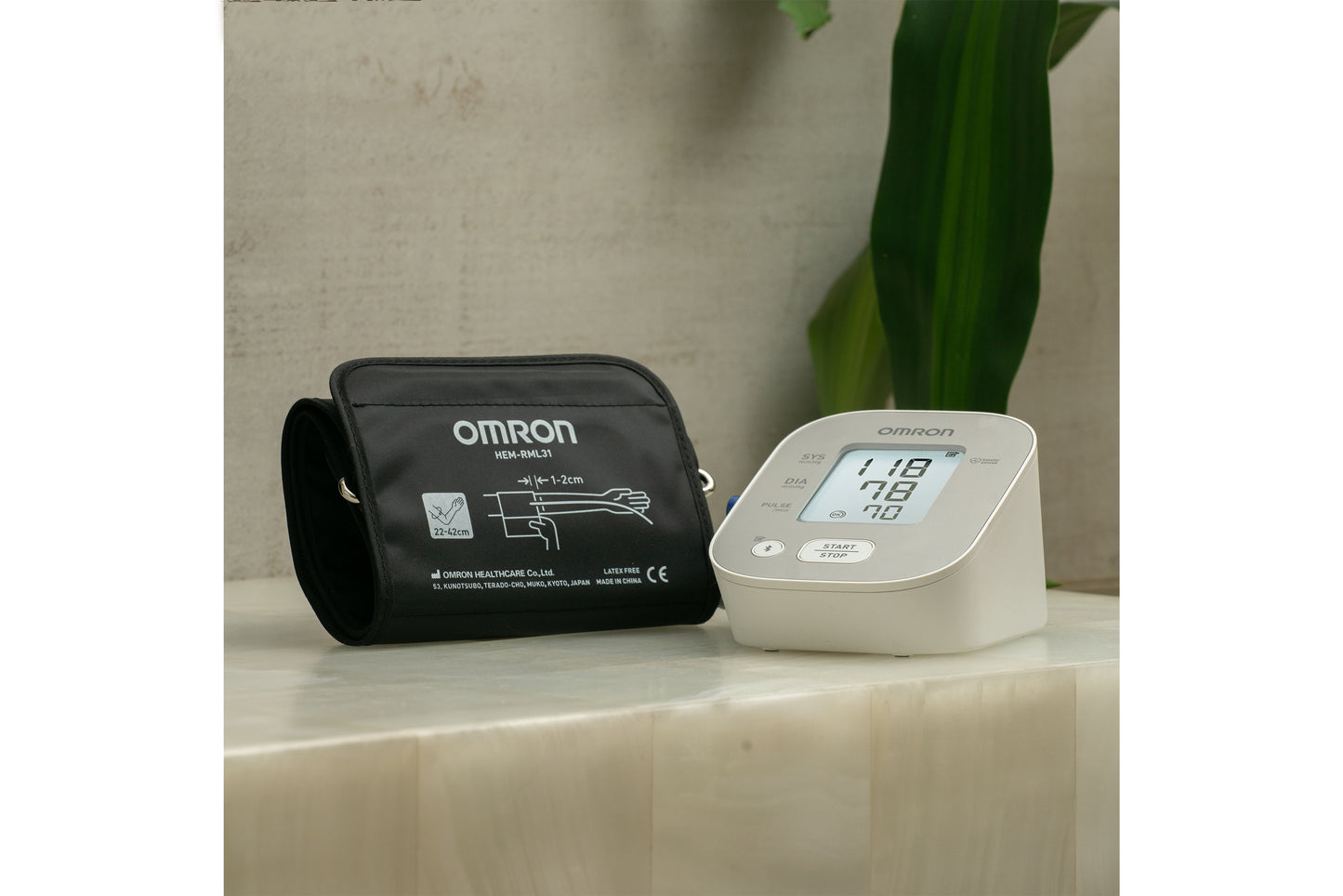 Tensiómetro de brazo HEM7144T con BT - Omron