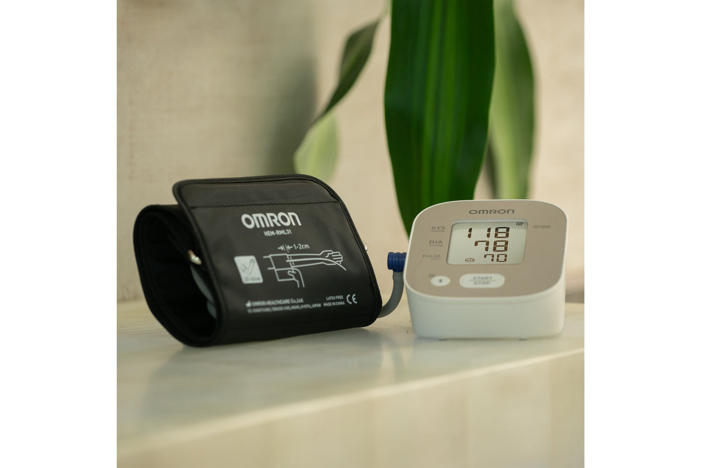 Tensiómetro de brazo HEM7144T con BT - Omron